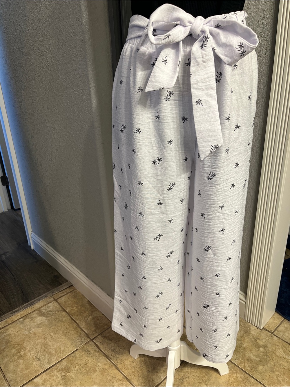Paperbag Tie-Waist Cropped Palazzo Pants in White with Black Print